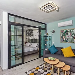 Parrot's House- Yumbo Center Apartamento